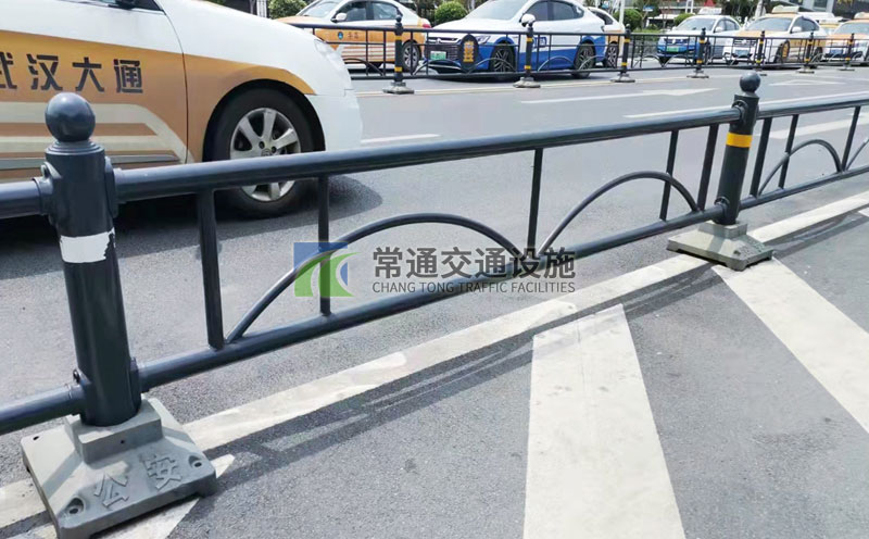 大圓管道路中心隔離機非隔離彎弧護欄